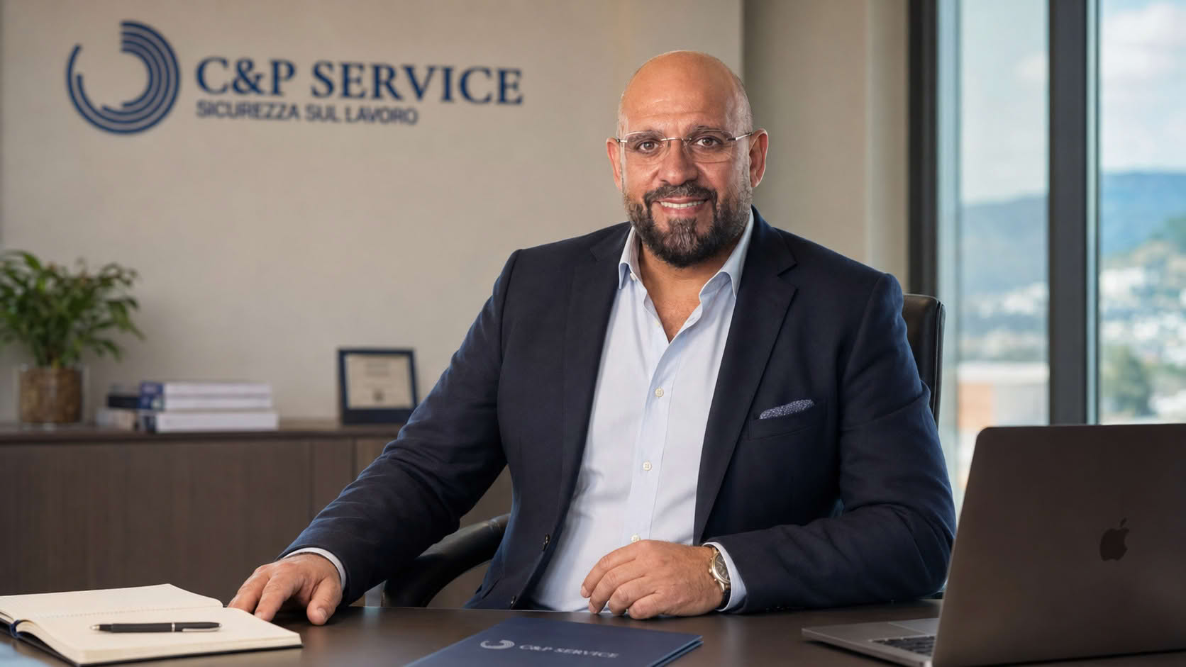 Rocco Filippone, Amministratore Unico C&P Service, alla scrivania